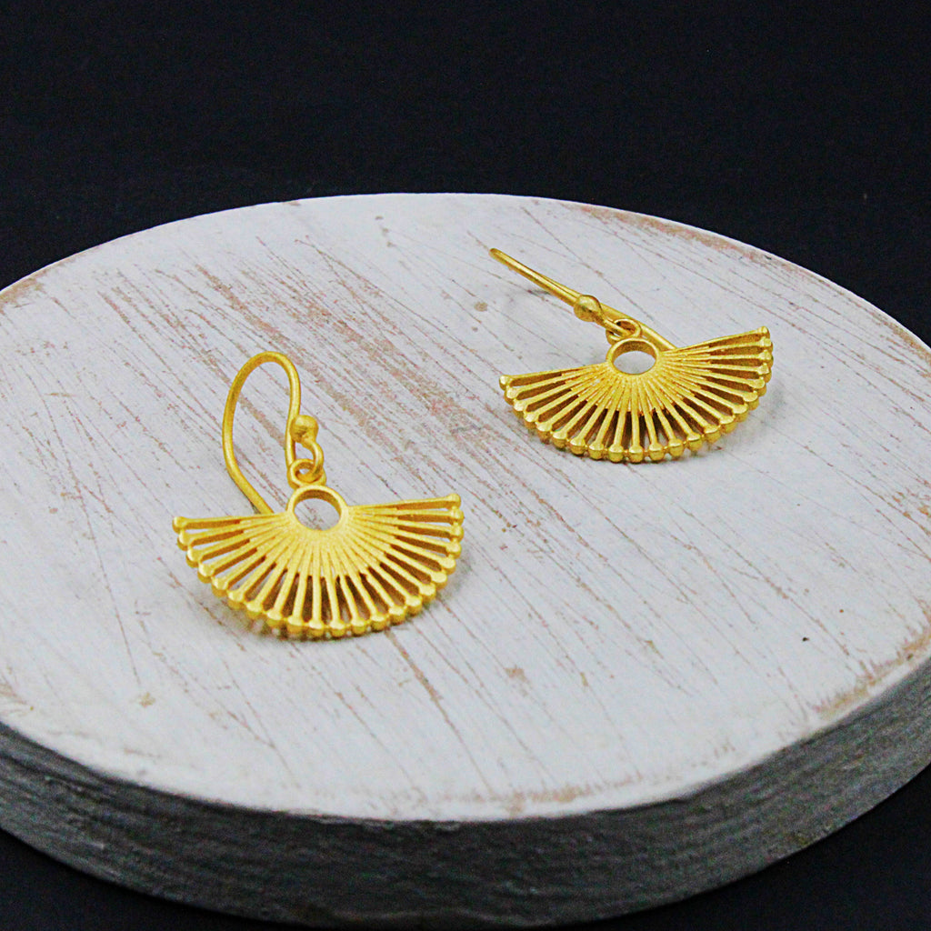 Pendientes ROULETTE de diseño bañados en oro-1